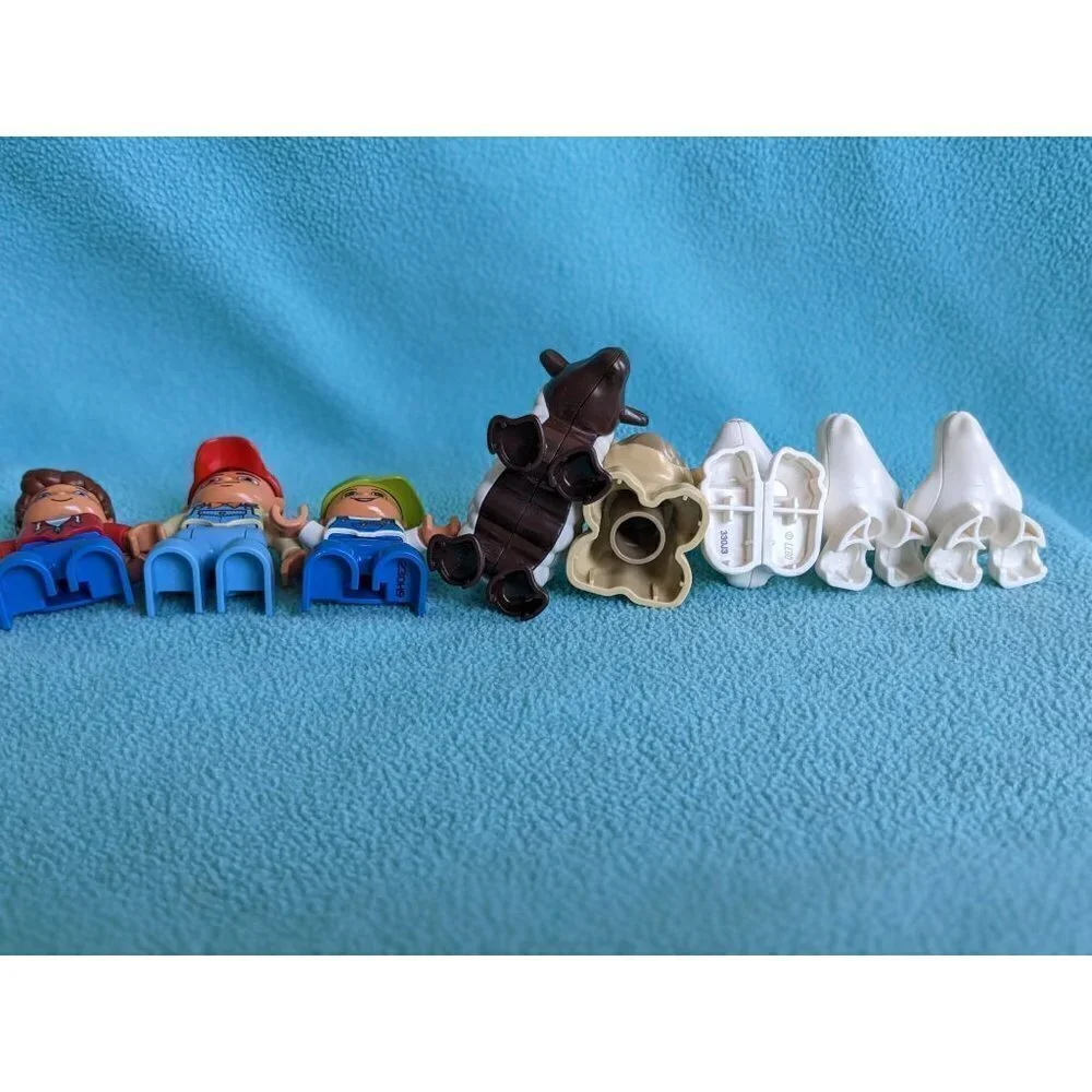 8 Piece Lego Duplo Town Farm Animals People Figurines Replacements Bundle Lot